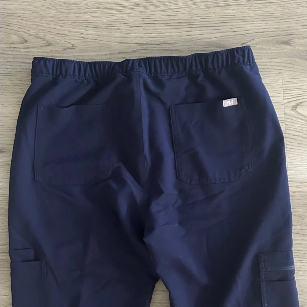 Figs Navy Cairo Cargo Scrub Pants Men’s Size Medium